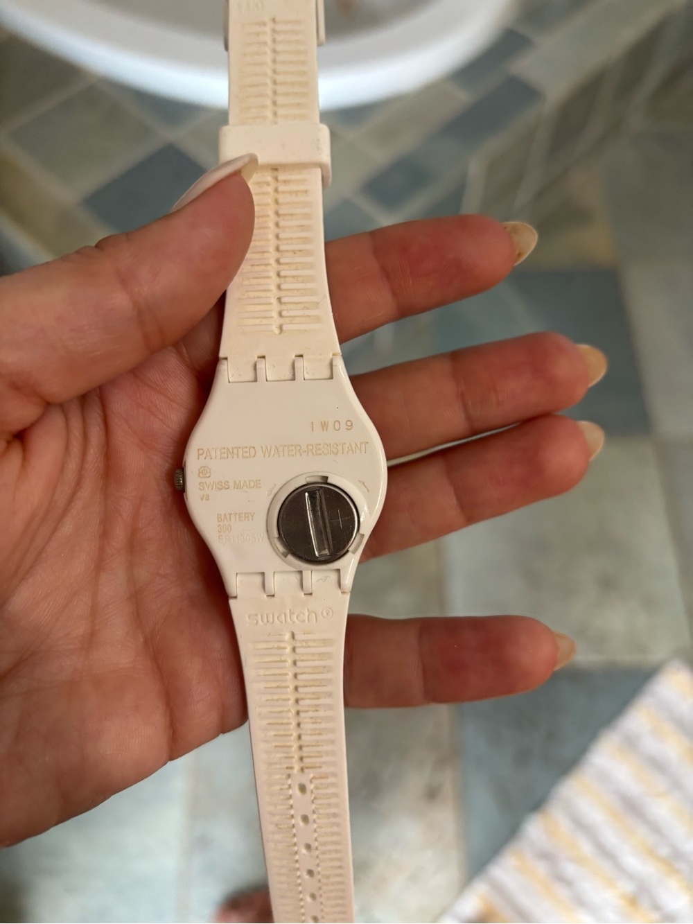 Swatch White Analog Silicone Strap Watch - Simple Everyday Wear - Picture 2 of 2